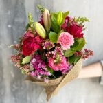 Buchet de flori colorate livrat de florarie bucuresti.