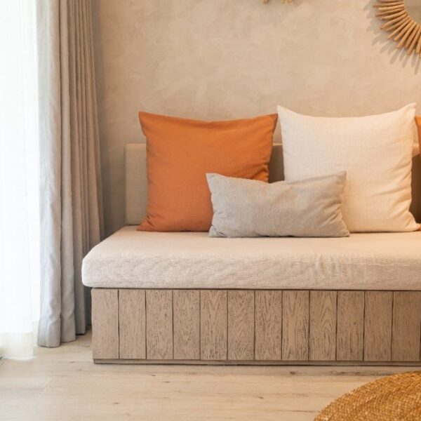 Covoare personalizate cu lac albastru mov pentru bănci.