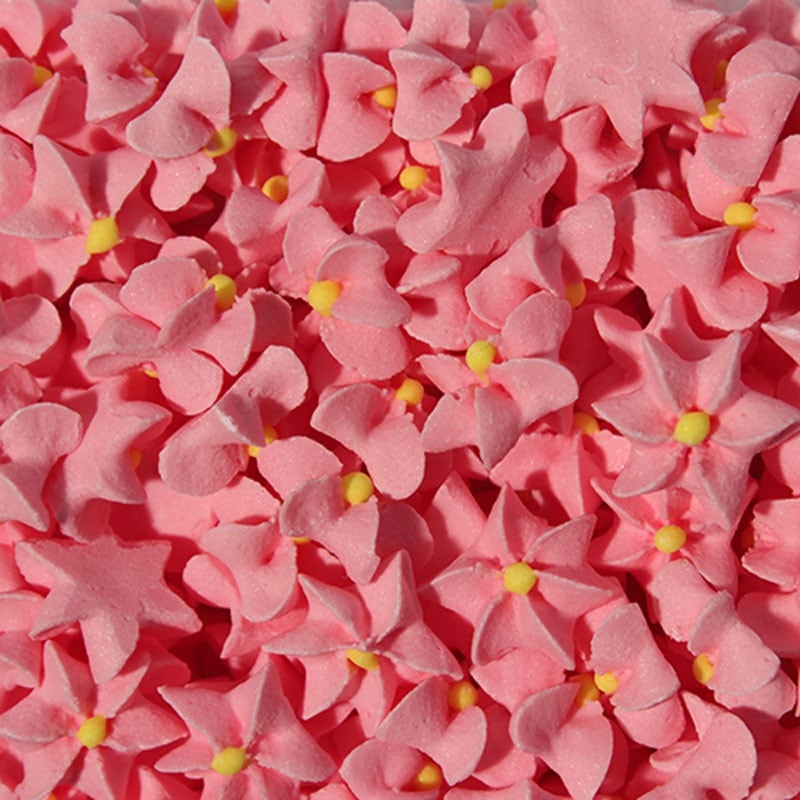 Floricele mici roz din zahăr pentru aranjamente florare pentru cățeluși veseli.