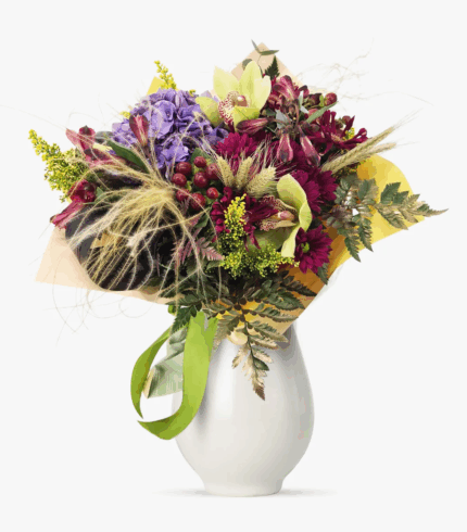 Vaza tip dalmatian, albă și elegantă, perfectă pentru flori, aducând un strop de stil în decorul interior.