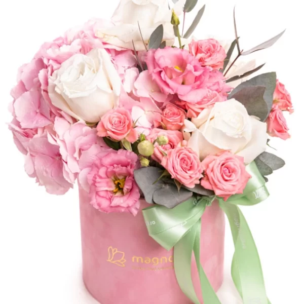 Cutie cu flori roz eleganta pentru cadou