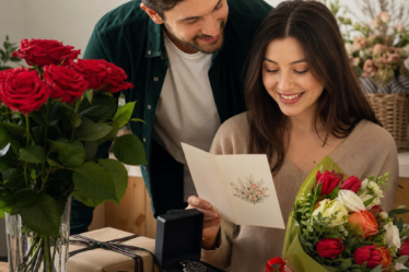 Cadouri de Sf. Gheorghe (23 aprilie) pentru el și pentru ea: idei rapide + ce mesaj scrii pe felicitare - Florarie Online Bragadiru | Livrare Flori Bucuresti